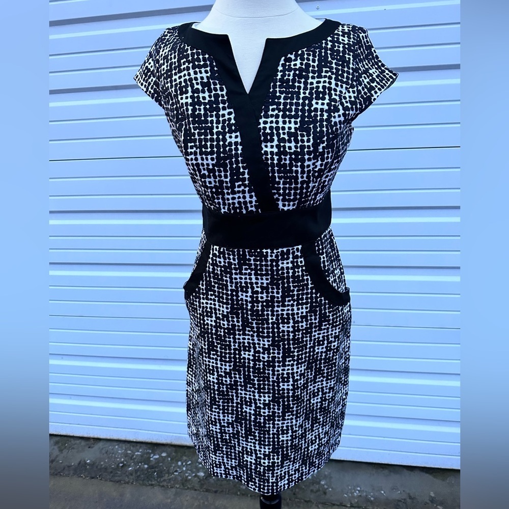Liz Claiborne women’s black/white fitted dress size 8P